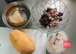 Illustration of how to make fermented white fungus and papaya soup 1