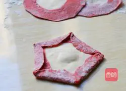  Illustration of how to make plum blossom steamed dumplings 9