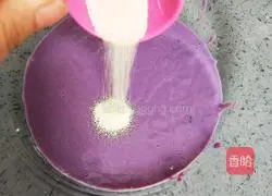Illustration of how to make milky purple sweet potato cake 8
