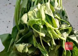 Illustration of how to make cold spinach and quail eggs 1