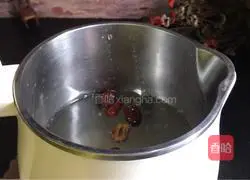 Illustration of how to make walnut soy milk 4