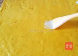 Illustration of how to make two-color flower rolls 4