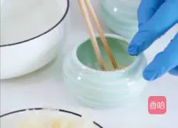 Illustration of how to make Tremella and Lotus Seed Soup in a five-star hotel 3