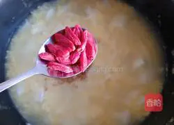 Illustration of how to make healthy yam and millet soup 8