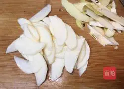 Illustration of how to make red fruit and water chestnuts with snow pear 6