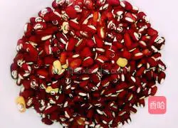 Illustration of how to make red bean milk 1