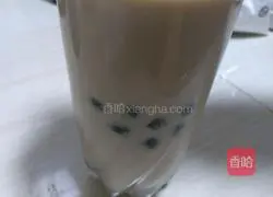 Illustration of how to make pearl milk tea 5