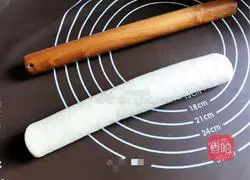 Illustration of how to make real and fake corn buns 6