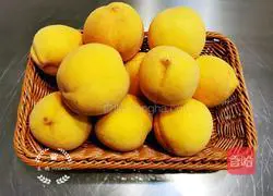 Illustration of how to make canned yellow peaches 2