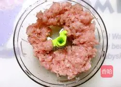 Crescent dumplings (celery Illustration of how to make pork stuffing 7