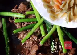 Illustration of Beef, Shrimp and Asparagus Pasta 16