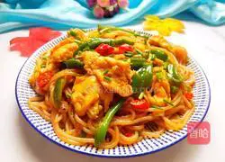 Illustration of how to make fish-flavored egg fried rice noodles 1