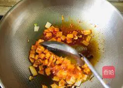 Illustration of how to make potato and tomato sauce wormwood seed noodles 4