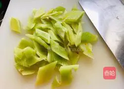 Illustration of how to make lettuce and sea rice soup 2