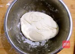 Illustration of how to make celery and pork dumplings 11