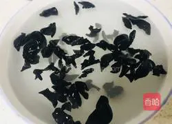Illustration of how to make cold black fungus 1