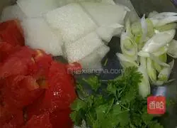 Illustration of how to make tomato and winter melon soup 3