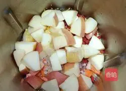 Illustration of how to make apple, carrot and millet paste 7