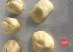 Illustration of how to make bread braid (one braid and one button)