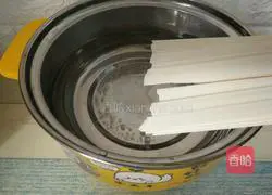 Illustration of how to make squid hot sauce noodles 3