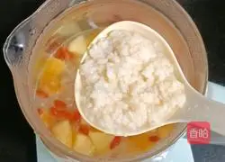 Illustration of how to make apple and white fungus wine 8