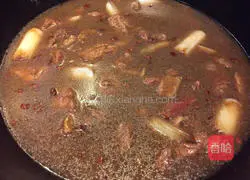 Illustration of how to make potato and beef stew 5