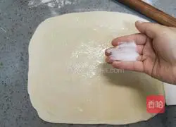 Illustration of how to make spicy flower rolls 10