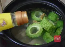 Soybean Bitter Melon Bone Soup Recipe Illustration 7