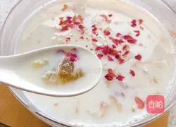 Illustration of how to make milk, peach gum and tremella soup 6