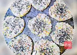 Illustration of how to make low-fat, low-calorie, high-protein shrimp, chicken breast, oatmeal and vegetable cakes 5