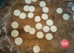 Illustration of how to make egg and butterfly noodle soup 3