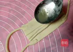 Illustration of how to make disposable edible masks 10