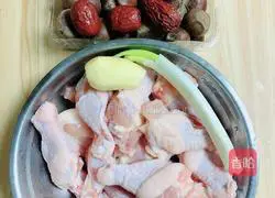 Chicken chestnut soup | How to nourish the skin and nourish the kidneys Illustration 1