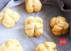 Illustration of how to make pumpkin rolls 14