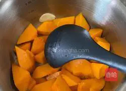 Golden Pumpkin Soup Recipe Illustration 3