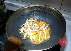 Tomato, crab and mushroom soup recipe 3