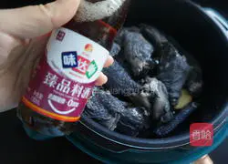 Coconut black-bone chicken without adding a drop of water Illustration of how to make soup 4