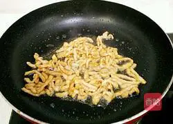 Illustration of how to make asparagus and shredded pork 7