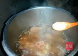 Lotus root and pork rib soup recipe 5