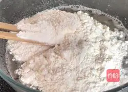 Illustration of how Zhu Bajie carries his wife on his back 3