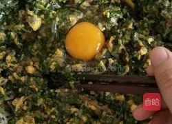 Illustration of how to make leek, pork, vermicelli and egg dumplings 7