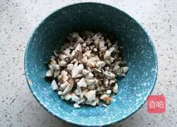 Illustration of how to make potato pancakes with dumpling skin 5