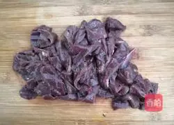 Illustration of how to make pork liver soup 1 