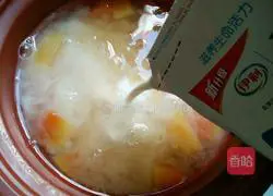 Milk-flavored papaya and tremella soup recipe 7