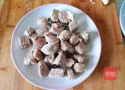 Beef, Tomato and Sweet Potato Soup Illustration 12