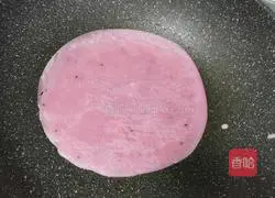 Illustration of how to make dragon fruit pancakes 12