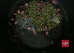 Illustration of how to make mung bean syrup 3