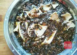 Illustration of how to make braised pork with pickled pickled vegetables 1