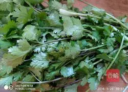 Illustration of how to make self-pickled salty coriander 3