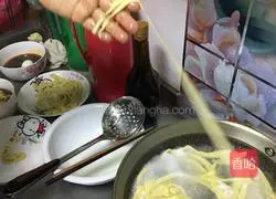 Illustration of how to make handmade noodles 3